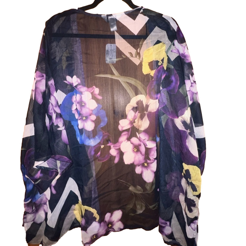 Christopher & Banks size s/m Beautifully colored kimono!